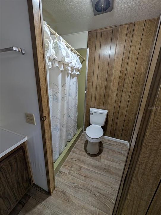 For Sale: $129,900 (3 beds, 2 baths, 1344 Square Feet)