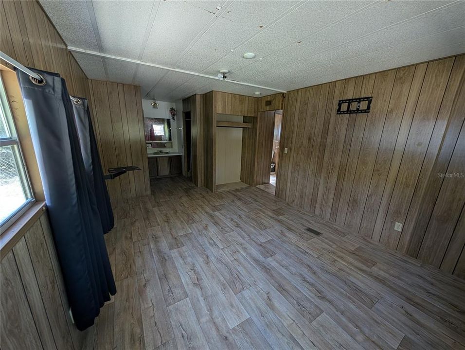 For Sale: $129,900 (3 beds, 2 baths, 1344 Square Feet)