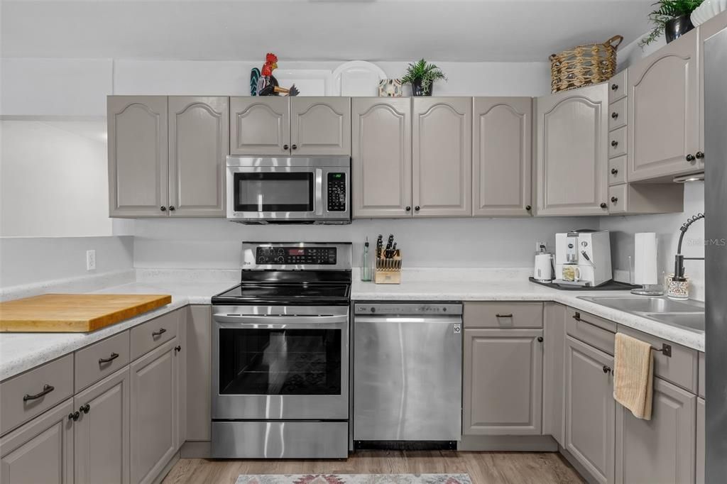 For Sale: $515,000 (3 beds, 2 baths, 1580 Square Feet)