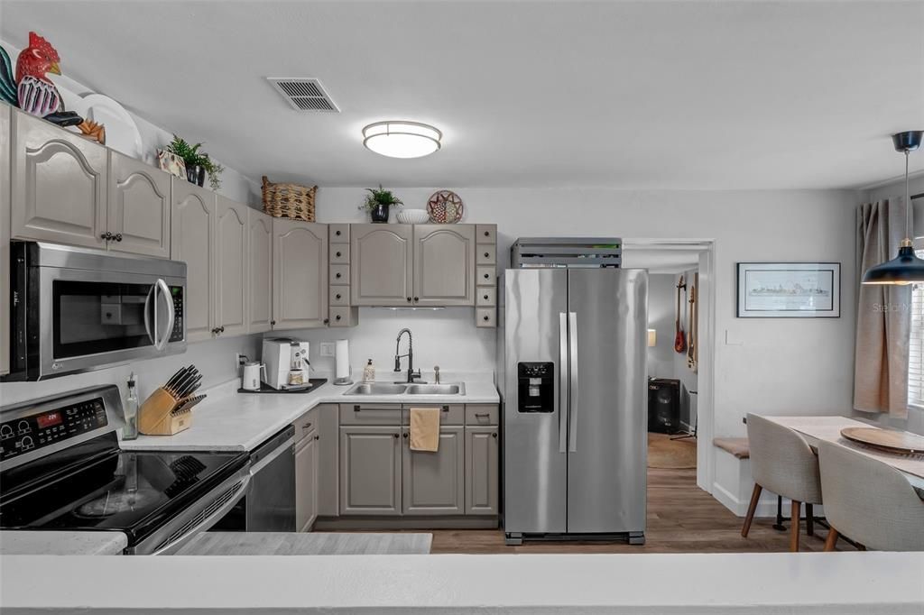 For Sale: $515,000 (3 beds, 2 baths, 1580 Square Feet)