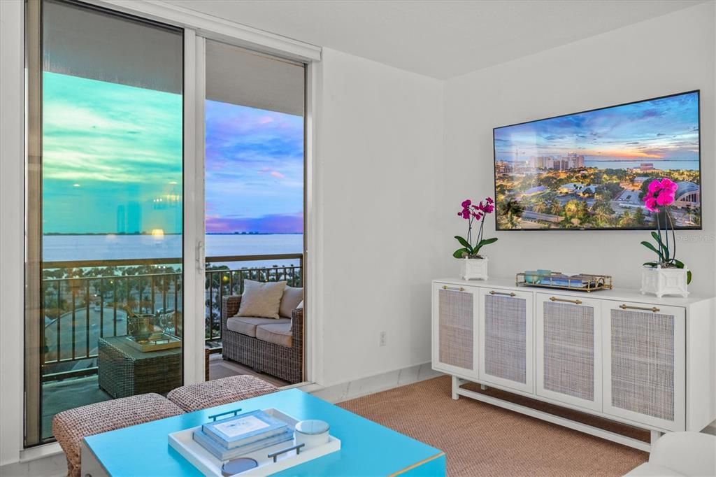 待售: $1,175,000 (2 贝兹, 2 浴室, 1323 平方英尺)