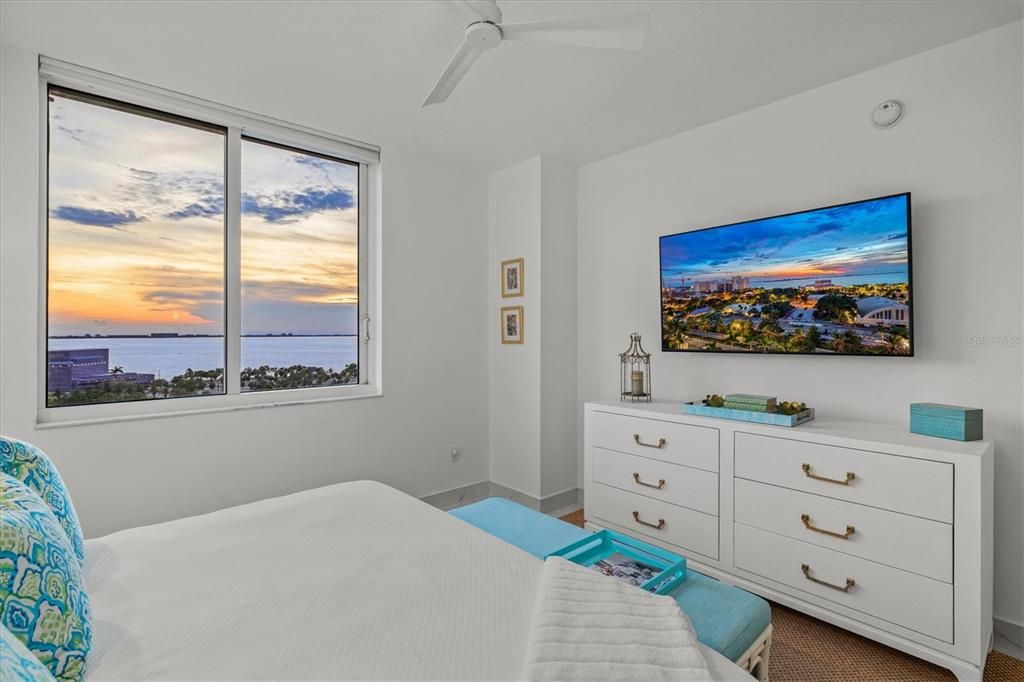 待售: $1,175,000 (2 贝兹, 2 浴室, 1323 平方英尺)