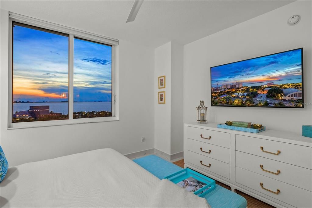 待售: $1,175,000 (2 贝兹, 2 浴室, 1323 平方英尺)