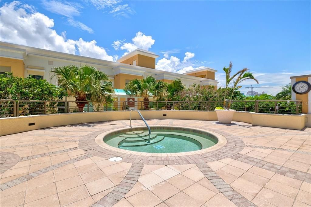 待售: $1,175,000 (2 贝兹, 2 浴室, 1323 平方英尺)