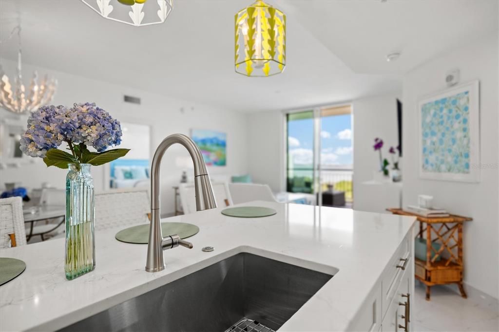 待售: $1,175,000 (2 贝兹, 2 浴室, 1323 平方英尺)