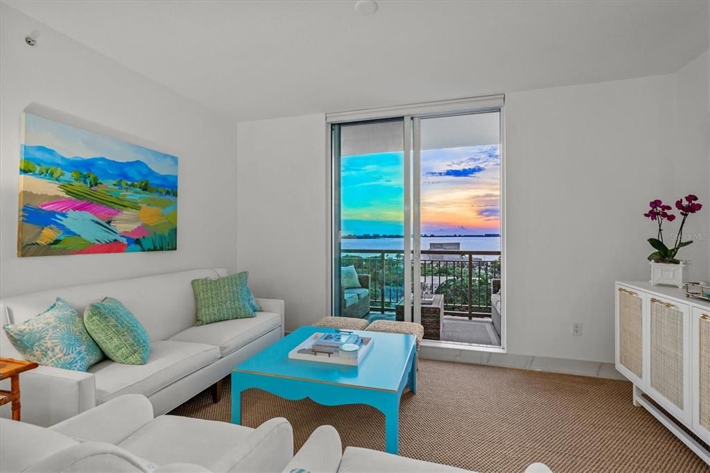 待售: $1,175,000 (2 贝兹, 2 浴室, 1323 平方英尺)