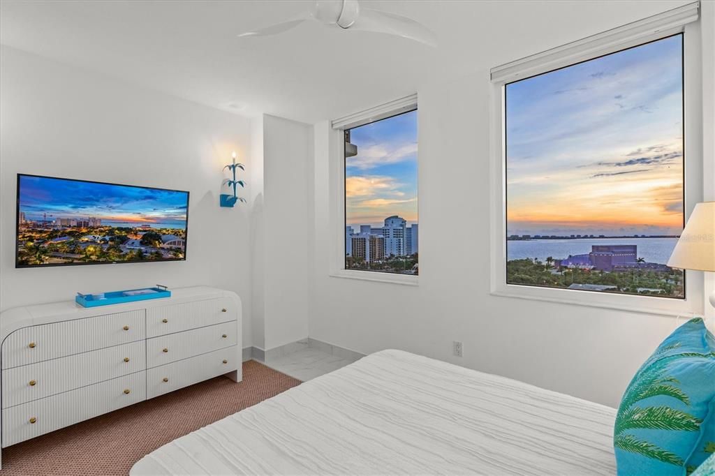 待售: $1,175,000 (2 贝兹, 2 浴室, 1323 平方英尺)