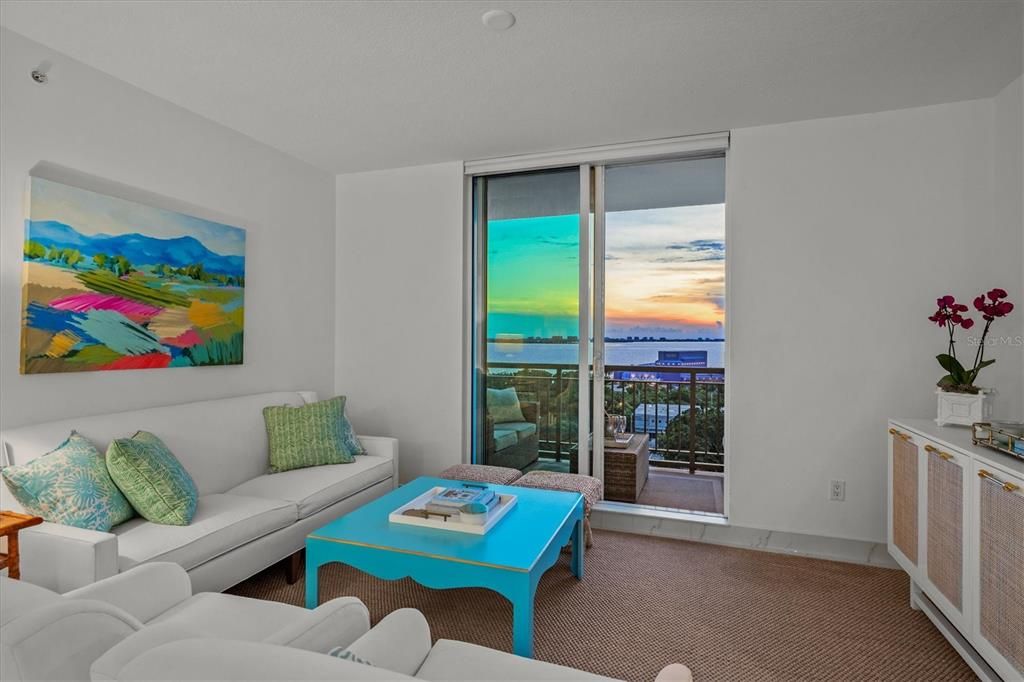 待售: $1,175,000 (2 贝兹, 2 浴室, 1323 平方英尺)