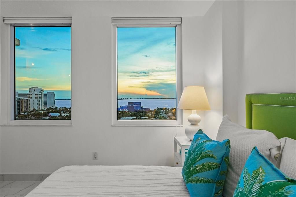 待售: $1,175,000 (2 贝兹, 2 浴室, 1323 平方英尺)