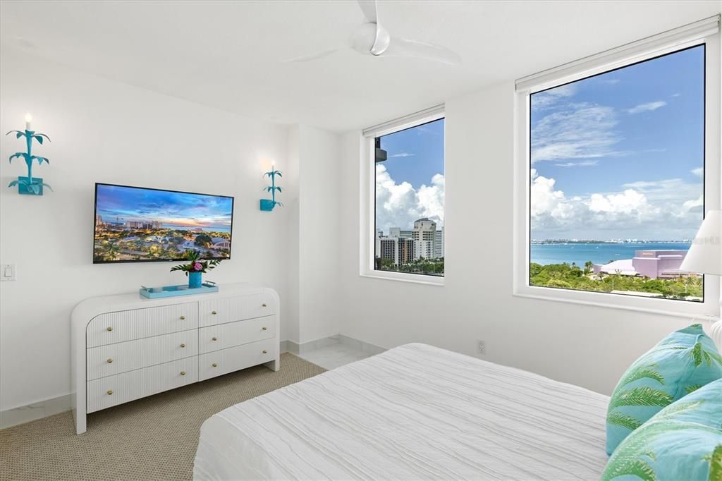 待售: $1,175,000 (2 贝兹, 2 浴室, 1323 平方英尺)