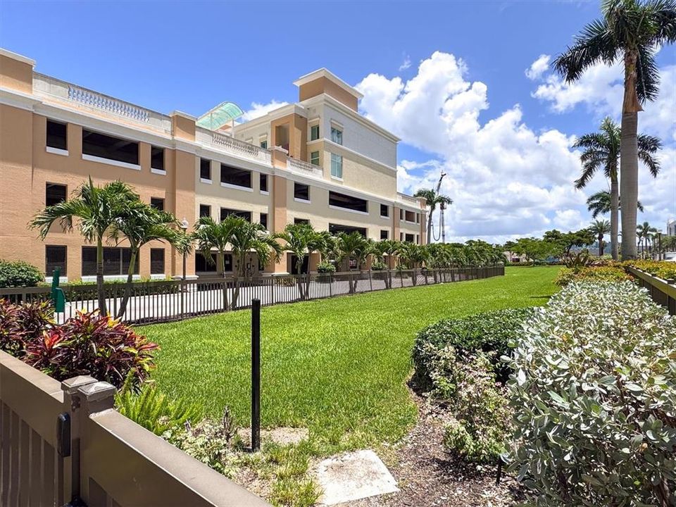 待售: $1,175,000 (2 贝兹, 2 浴室, 1323 平方英尺)