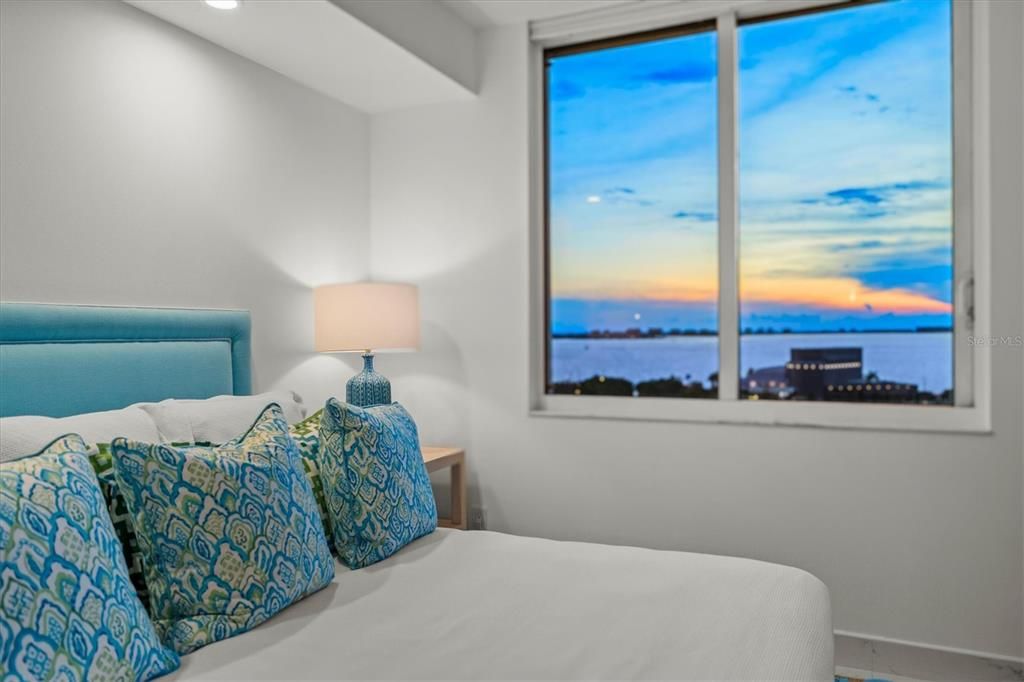 待售: $1,175,000 (2 贝兹, 2 浴室, 1323 平方英尺)