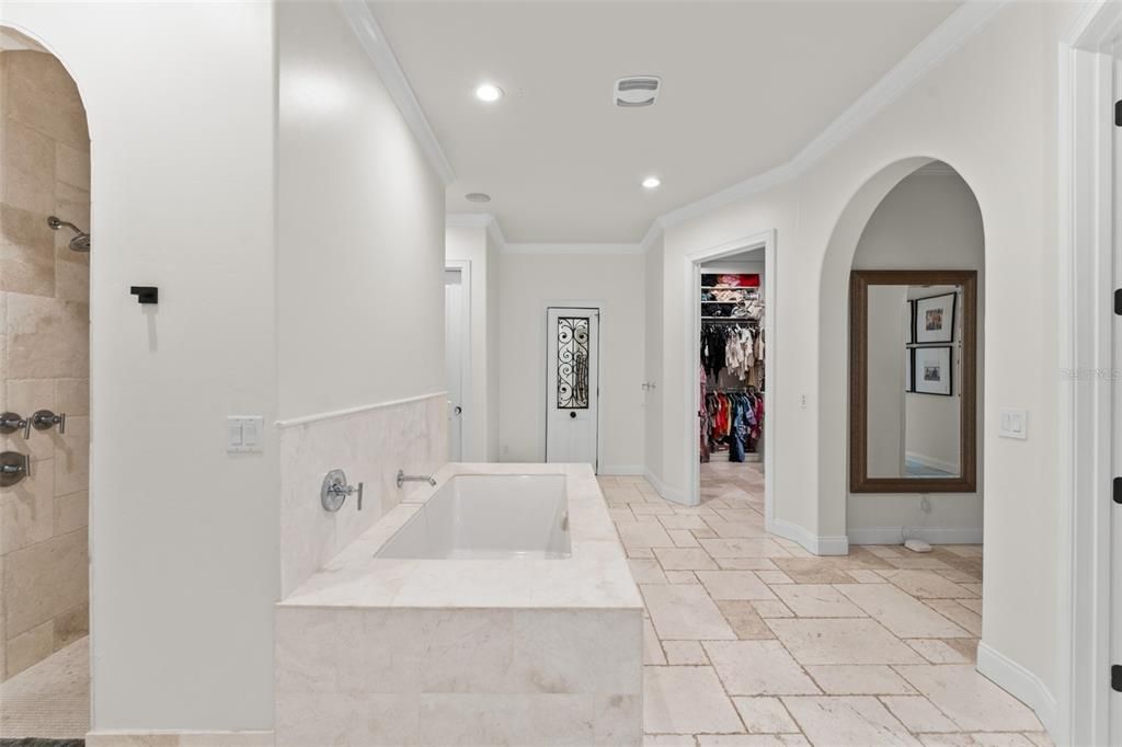 En Venta: $3,395,000 (5 camas, 4 baños, 5139 Pies cuadrados)