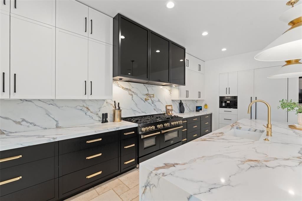 En Venta: $3,395,000 (5 camas, 4 baños, 5139 Pies cuadrados)