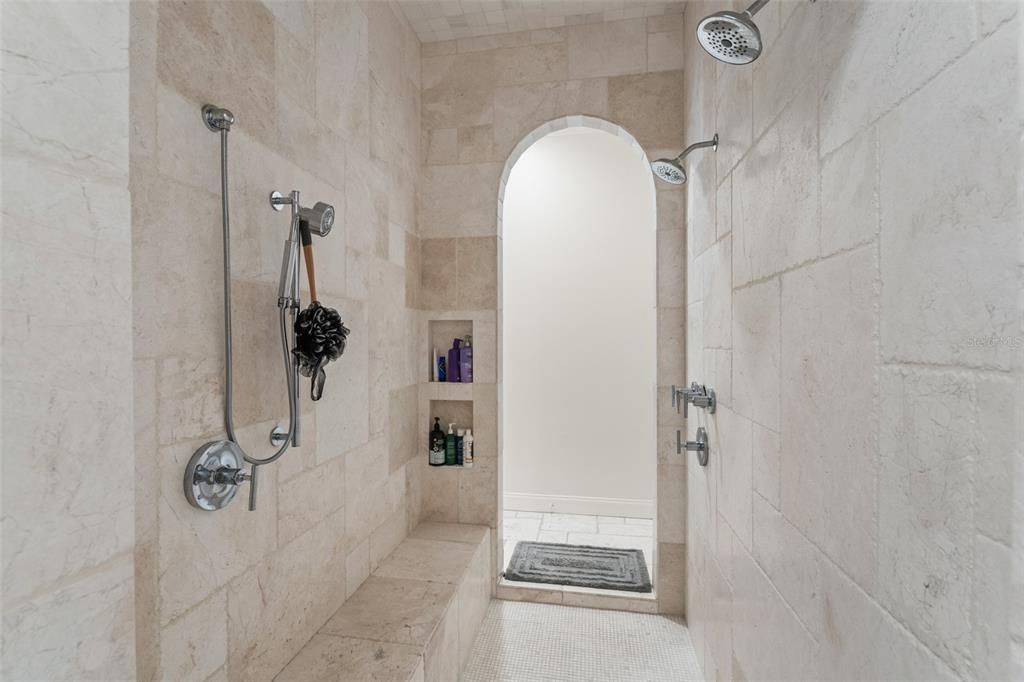 En Venta: $3,395,000 (5 camas, 4 baños, 5139 Pies cuadrados)