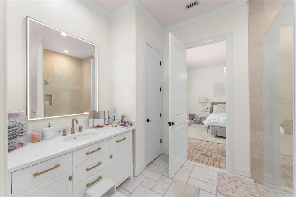 En Venta: $3,395,000 (5 camas, 4 baños, 5139 Pies cuadrados)