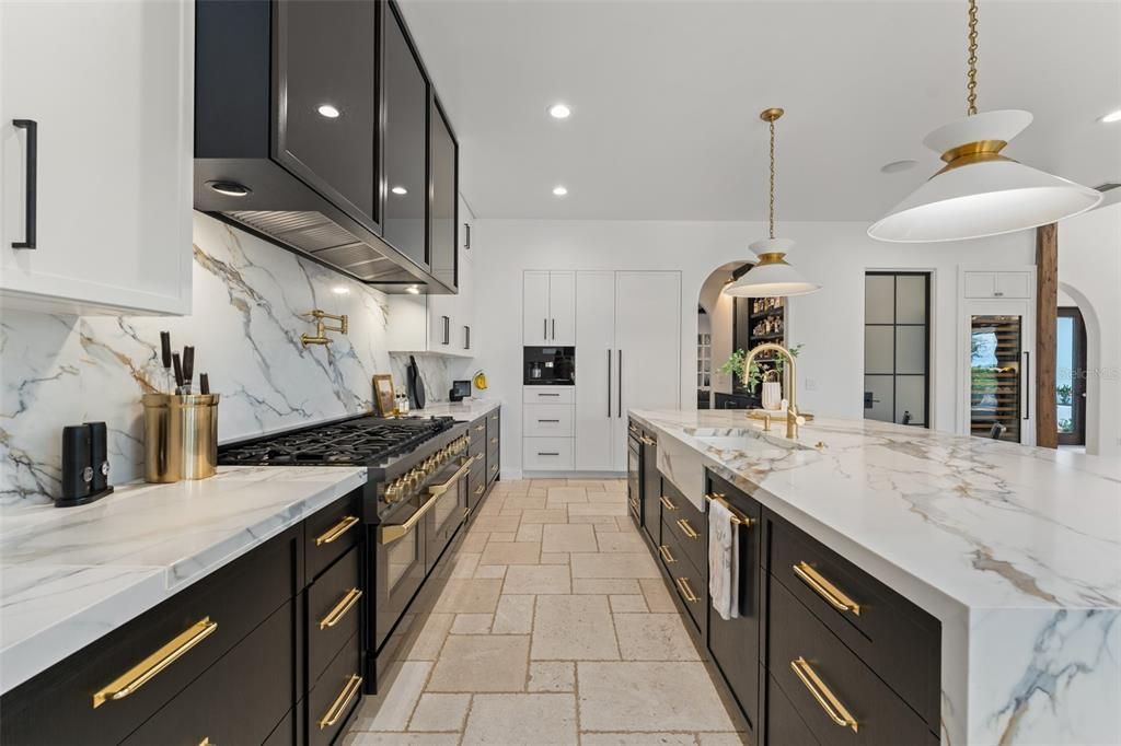 En Venta: $3,395,000 (5 camas, 4 baños, 5139 Pies cuadrados)