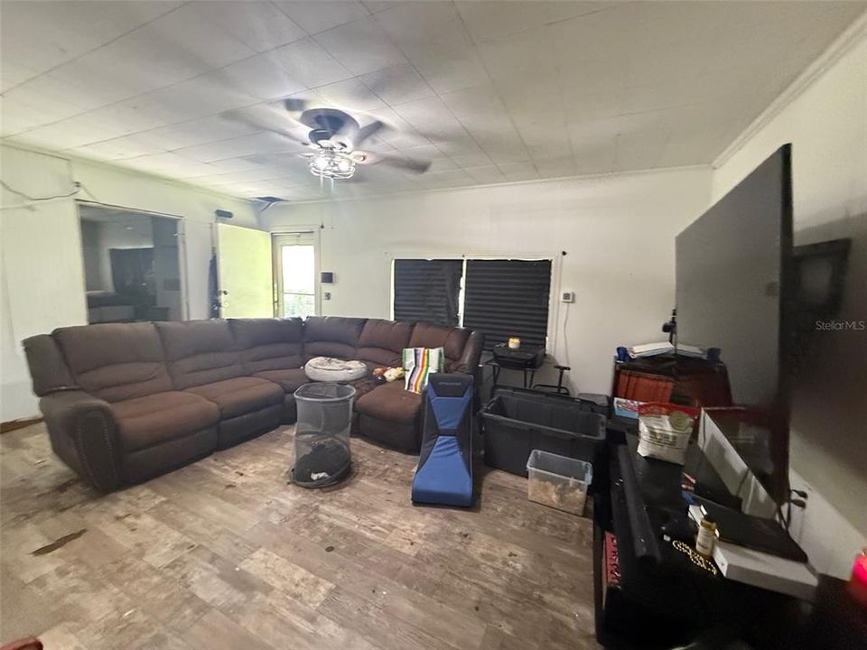 Под контрактом: $199,900 (2 спален, 1 ванн, 1147 Квадратных фут)