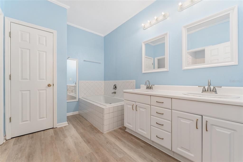 待售: $399,900 (3 贝兹, 2 浴室, 2012 平方英尺)