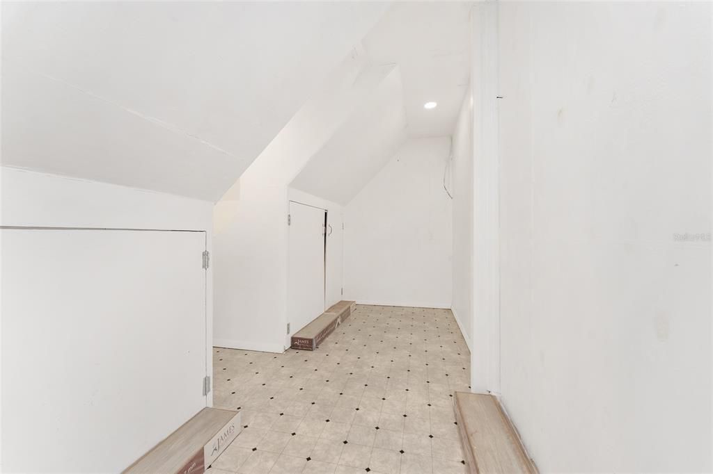 待售: $399,900 (3 贝兹, 2 浴室, 2012 平方英尺)