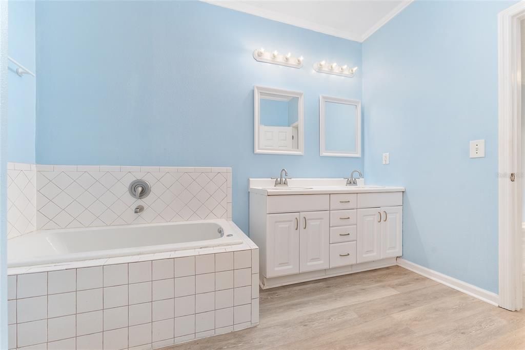 待售: $399,900 (3 贝兹, 2 浴室, 2012 平方英尺)