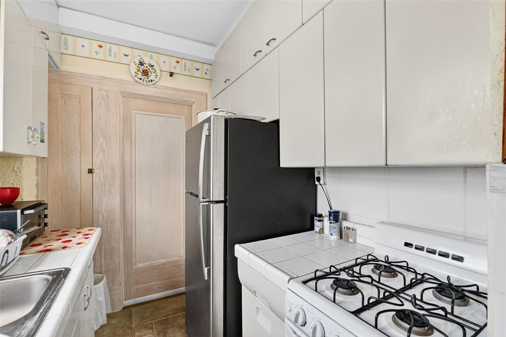 Под контрактом: $199,000 (1 спален, 1 ванн, 707 Квадратных фут)