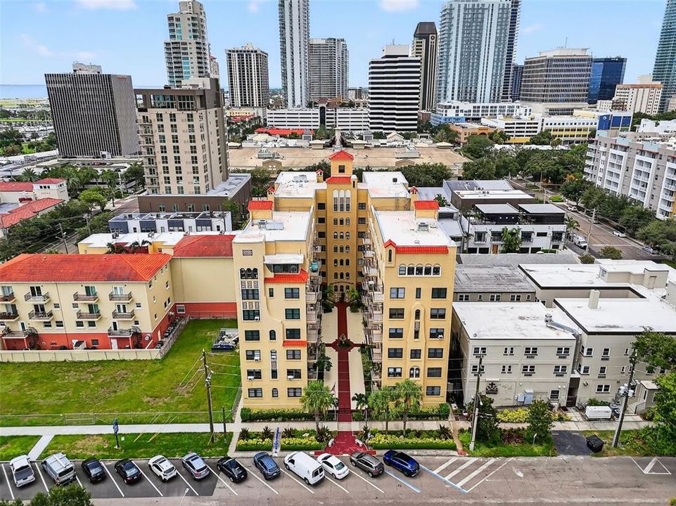 Под контрактом: $199,000 (1 спален, 1 ванн, 707 Квадратных фут)