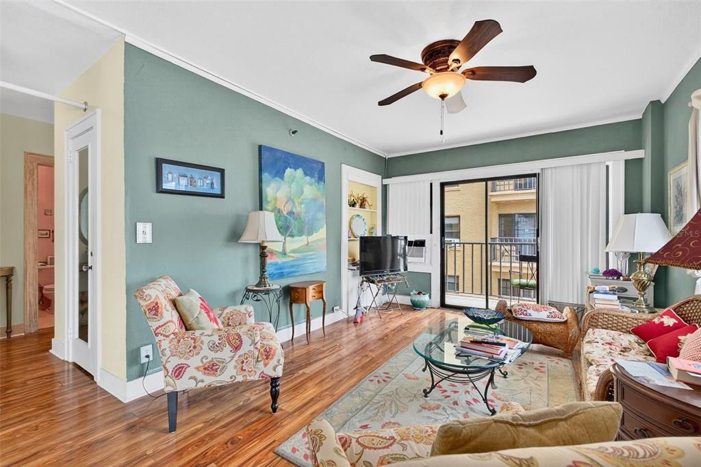 Под контрактом: $199,000 (1 спален, 1 ванн, 707 Квадратных фут)