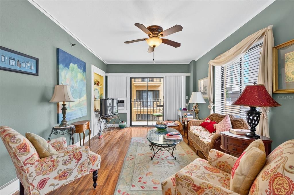 Под контрактом: $199,000 (1 спален, 1 ванн, 707 Квадратных фут)