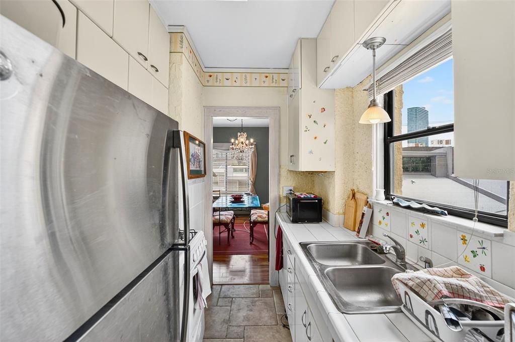 Под контрактом: $199,000 (1 спален, 1 ванн, 707 Квадратных фут)