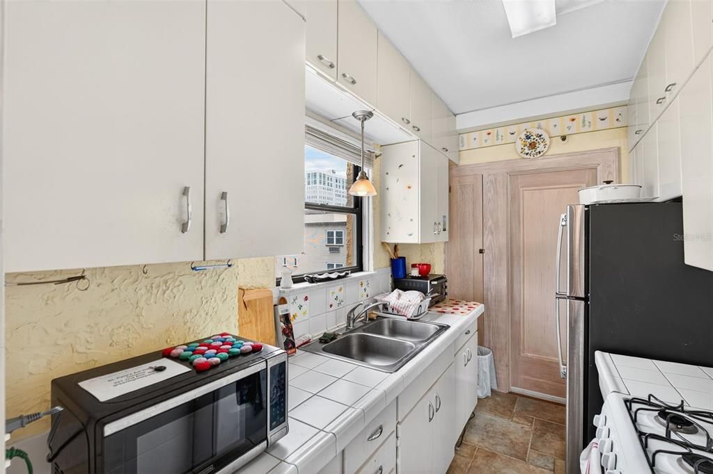 Под контрактом: $199,000 (1 спален, 1 ванн, 707 Квадратных фут)