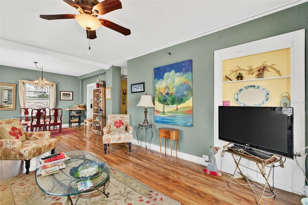 Под контрактом: $199,000 (1 спален, 1 ванн, 707 Квадратных фут)