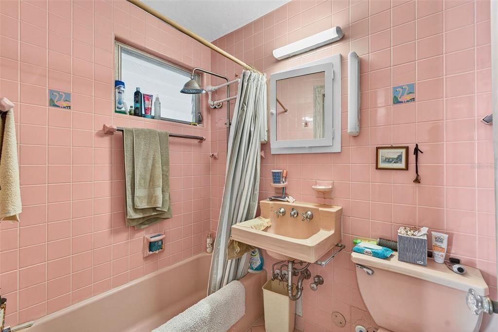 Под контрактом: $199,000 (1 спален, 1 ванн, 707 Квадратных фут)