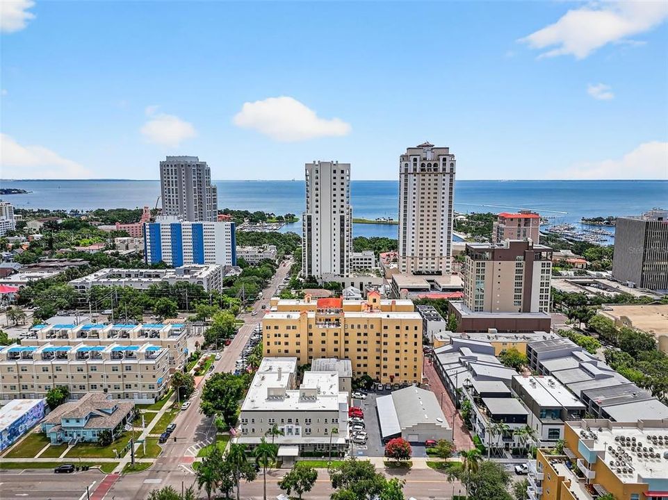 Под контрактом: $199,000 (1 спален, 1 ванн, 707 Квадратных фут)