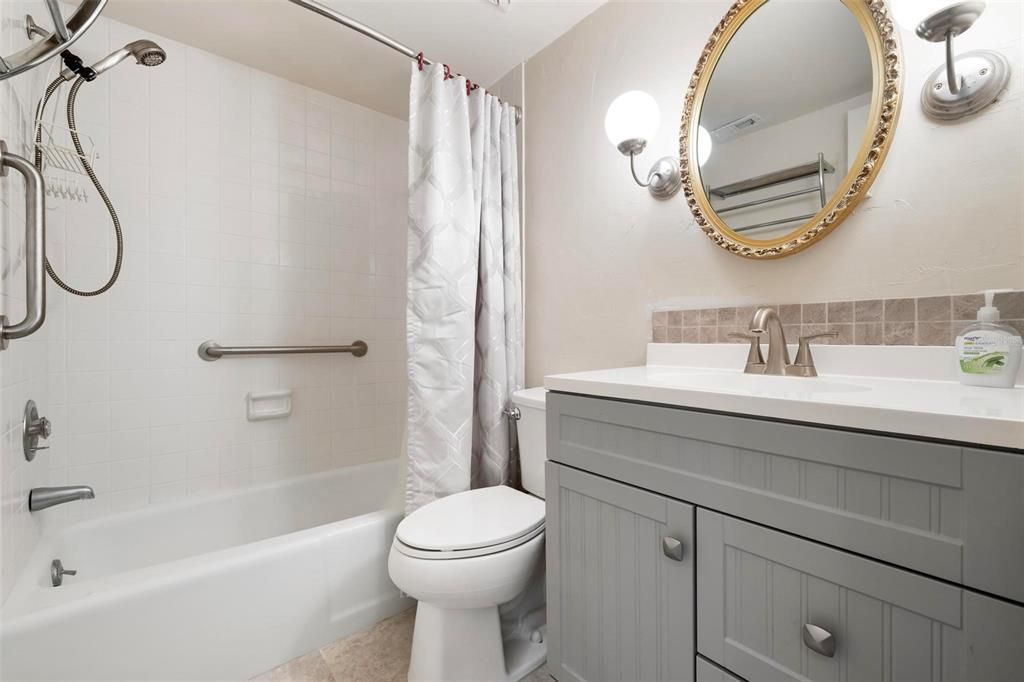 Active With Contract: $209,900 (2 beds, 2 baths, 1276 Square Feet)