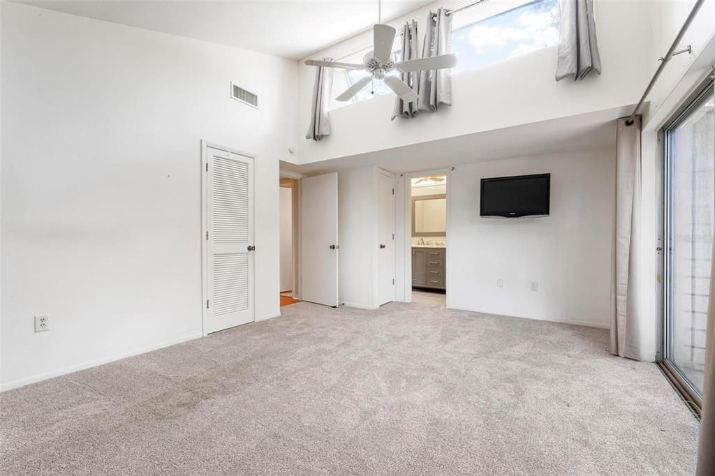 Active With Contract: $209,900 (2 beds, 2 baths, 1276 Square Feet)