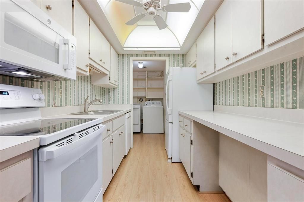 Active With Contract: $209,900 (2 beds, 2 baths, 1276 Square Feet)