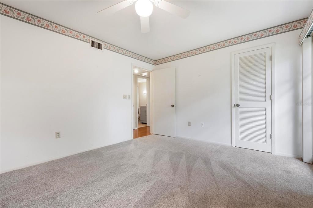 Active With Contract: $209,900 (2 beds, 2 baths, 1276 Square Feet)