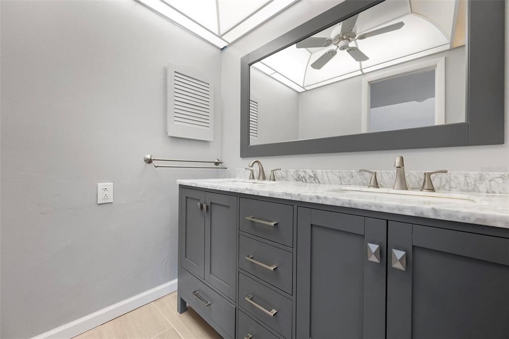 Active With Contract: $209,900 (2 beds, 2 baths, 1276 Square Feet)