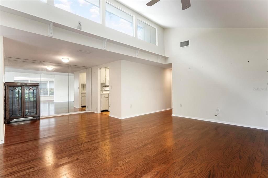 Active With Contract: $209,900 (2 beds, 2 baths, 1276 Square Feet)