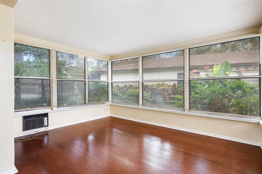 Active With Contract: $209,900 (2 beds, 2 baths, 1276 Square Feet)