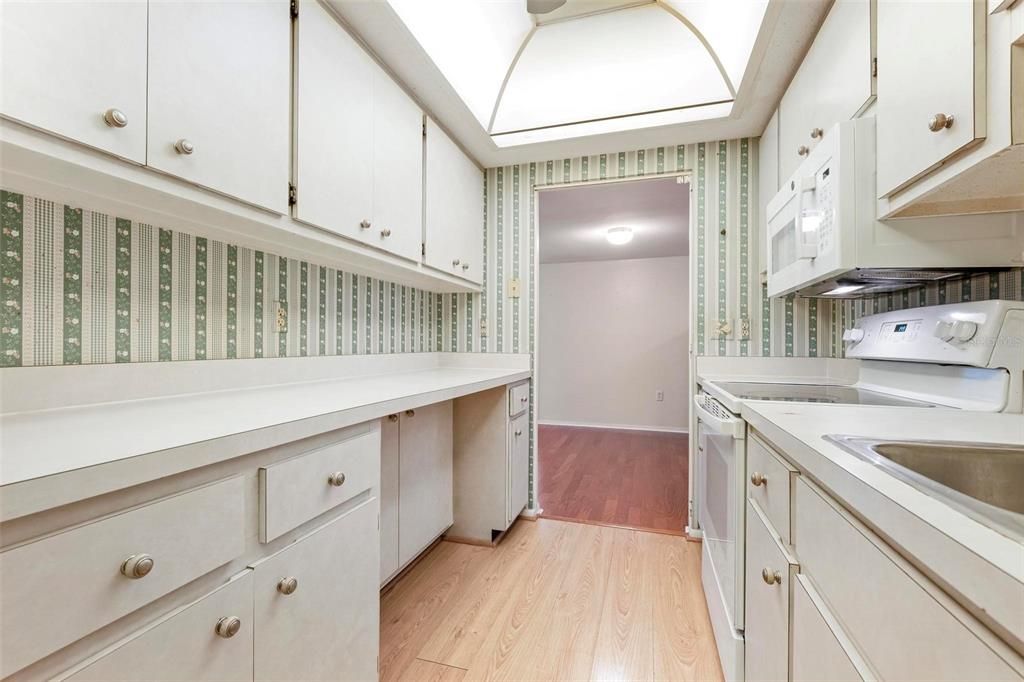 Active With Contract: $209,900 (2 beds, 2 baths, 1276 Square Feet)