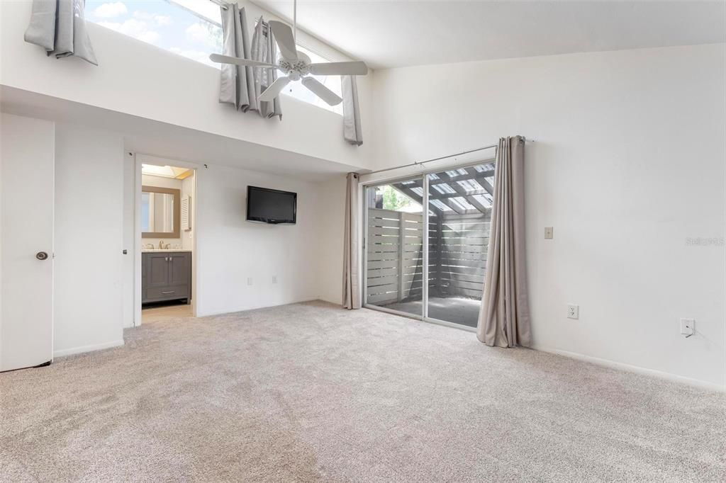 Active With Contract: $209,900 (2 beds, 2 baths, 1276 Square Feet)