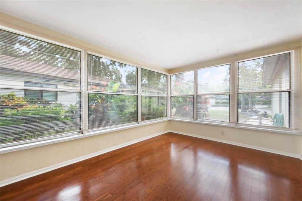 Active With Contract: $209,900 (2 beds, 2 baths, 1276 Square Feet)