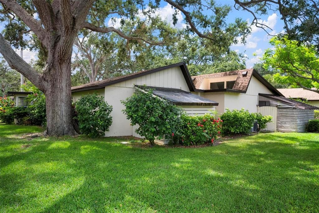 Active With Contract: $209,900 (2 beds, 2 baths, 1276 Square Feet)