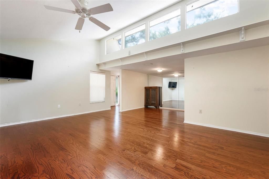 Active With Contract: $209,900 (2 beds, 2 baths, 1276 Square Feet)