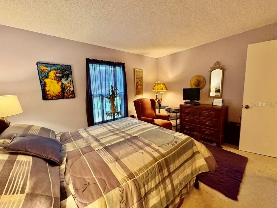 Под контрактом: $178,000 (2 спален, 2 ванн, 1100 Квадратных фут)