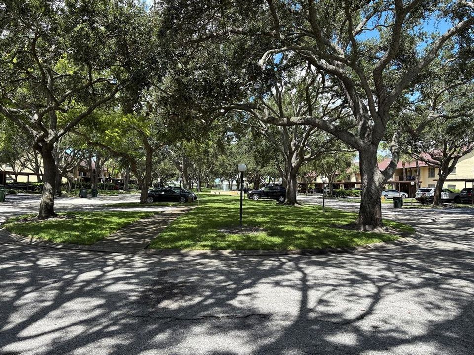 Под контрактом: $178,000 (2 спален, 2 ванн, 1100 Квадратных фут)