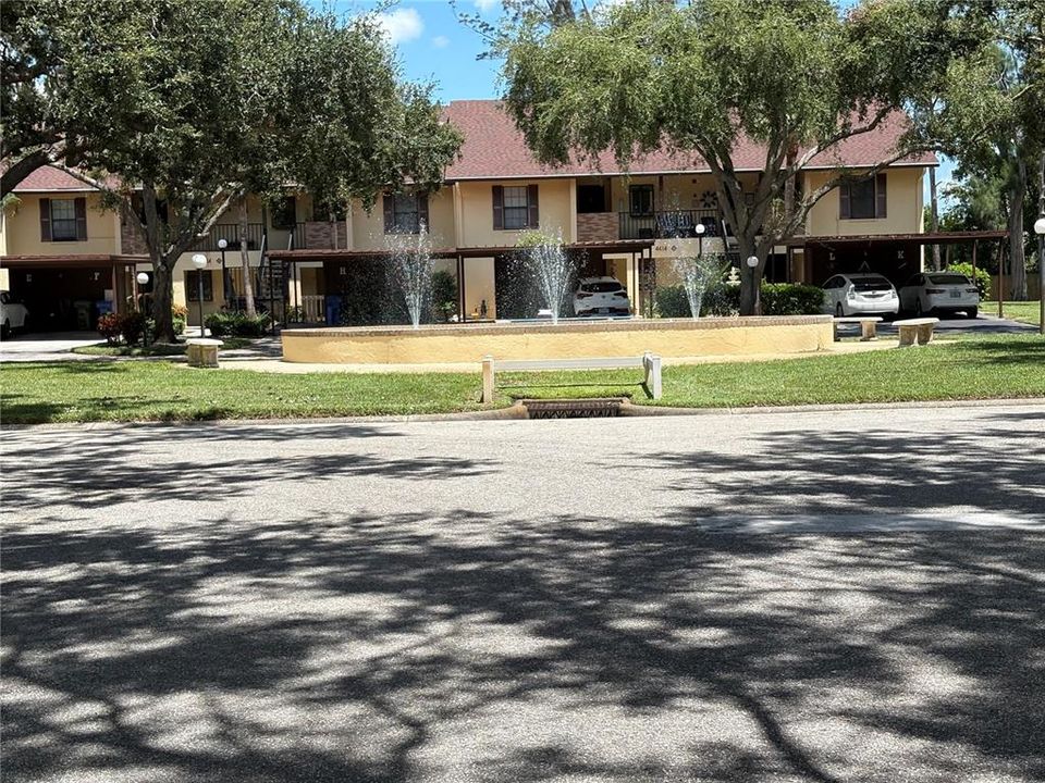 Под контрактом: $178,000 (2 спален, 2 ванн, 1100 Квадратных фут)