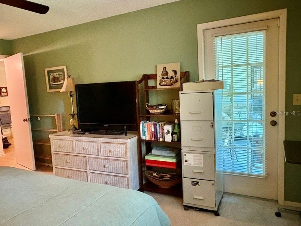 Под контрактом: $178,000 (2 спален, 2 ванн, 1100 Квадратных фут)